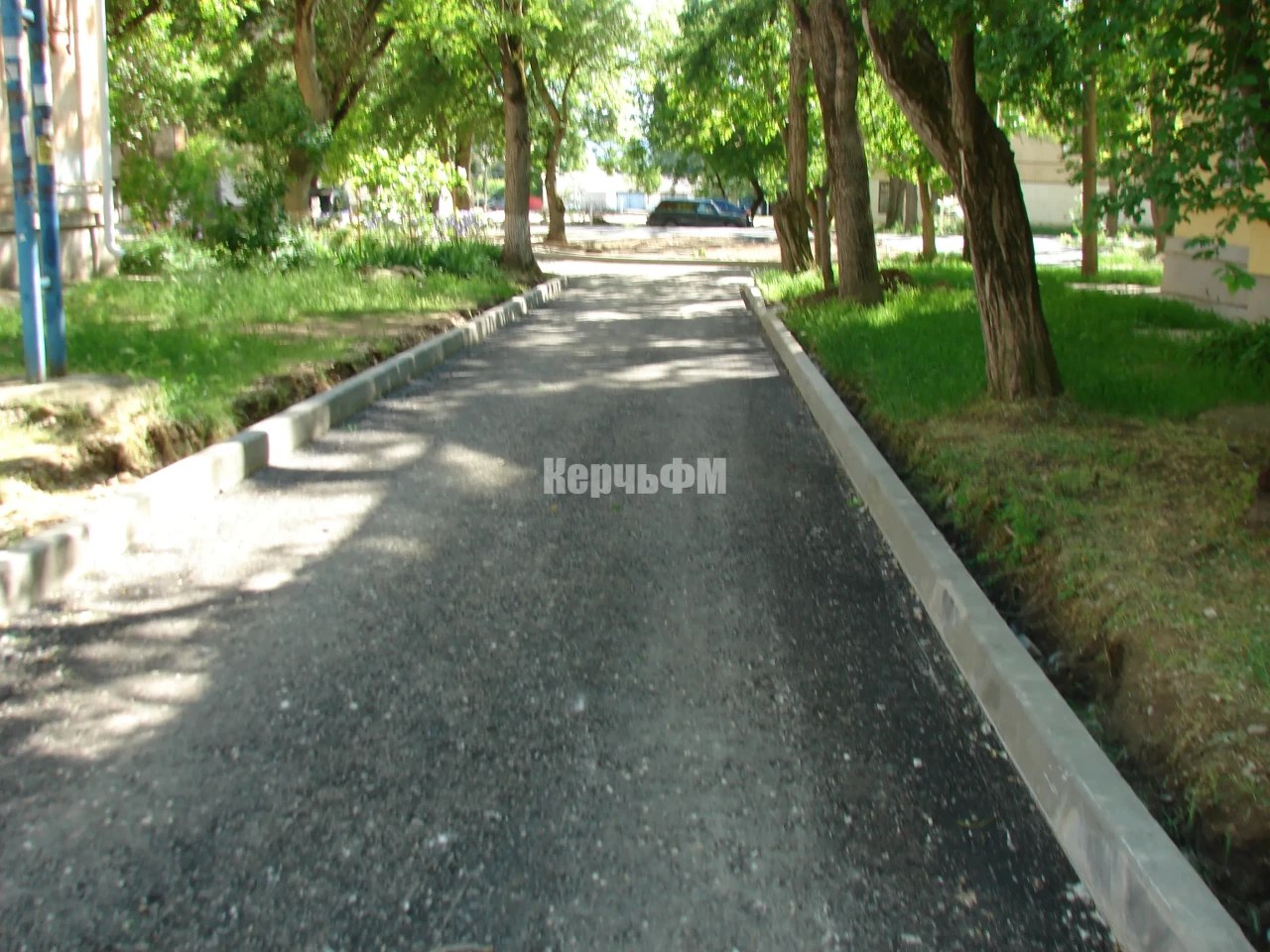 В районе Аршинцево продолжаются работы по асфальтировке внутриквартальных дорог Такого жители района Аршинцево не припомнят. Масштабность работ по благоустройству, проводимых на улицах Нестерова, Мира, Парковой трудно переоценить. Ровные внутриквартальные дороги, тротуары, заасфальтированы площадки под спортивные и игровые элементы, передает КерчьФМ. На этих придомовых территориях появились ровные проезды и тротуары, основания для хозяйственных площадок. Определены места размещения площадок со спортивными элементами и детскими игровыми конструкциями... подробнее