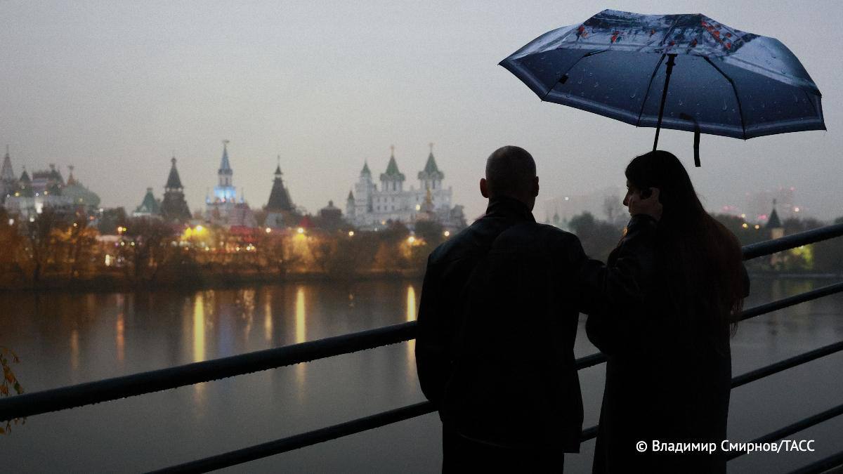 Москвичи теряют смысл жизни Это одна из самых частых причин обращения на номер психологической помощи сообщил замдиректора Московской службы психологической помощи Иннокентий Постников Также среди ведущих тем обращений страхи и фобии тревожные и депрессивные состояния Фото и информация ТАСС