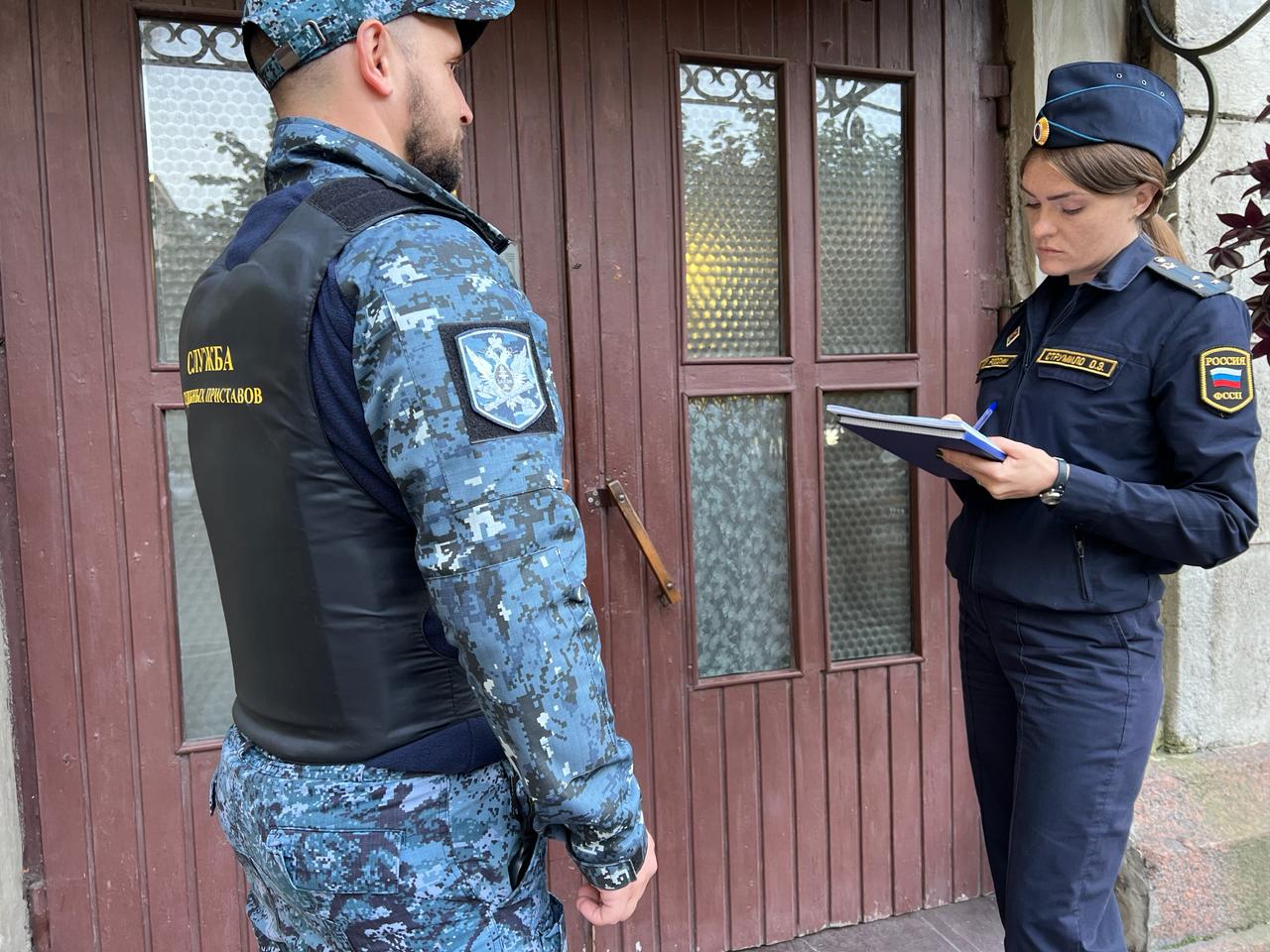 Жительница Выборга задолжала по алиментам более 650 тысяч рублей  Жительница Выборга заплатила алименты на содержание несовершеннолетней дочери после привлечения к административной ответственности. Она задолжала ребенку более 650 тысяч рублей.  Женщина длительное время не платила алименты. Тогда судебные приставы возбудили в отношении горе-матери исполнительное производство. Однако жительница Выборга продолжила уклоняться от уплаты алиментов.  Тогда в отношении должницы составили административный протокол по статье «Неуплата средств на содержание детей». Суд назначил женщине наказание в виде 20 часов обязательных работ.  Жительницу Выборга также предупредили о том, что в случае дальнейшего уклонения от уплаты алиментов, ей грозит уголовная ответственность. После этого женщина пересмотрела свое поведение.  Родительница нашла необходимую сумму и в полном объеме погасила задолженность.     47channel.ru - о жизни Ленинградской области и не только