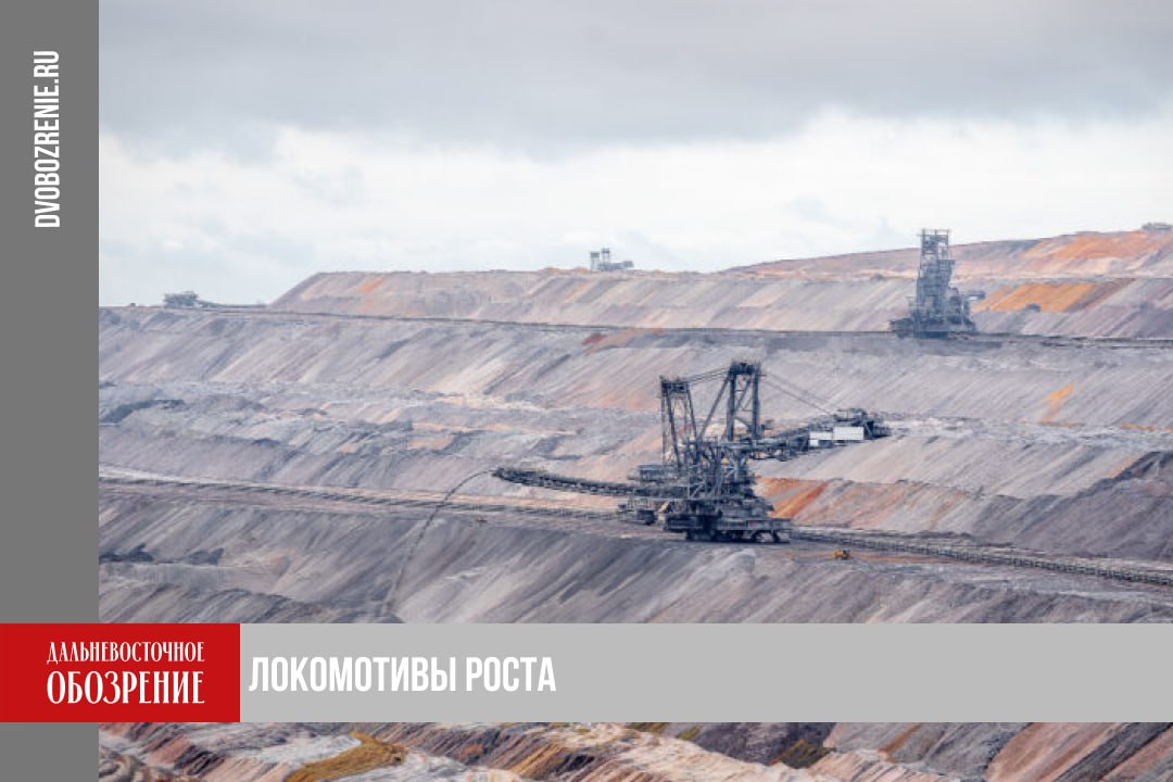 В Амурской области подвели итоги года для горнорудной промышленности Губернатор Амурской области Василий Орлов отчитался об экономическом развитии региона Одной из основных тем которые он затронул в своем докладе стала горнодобывающая промышленность По предварительным итогам 2025 года Амурские недропользователи получат более 17 тонн золота Как отметила пресс служба правительства области прирост обеспечили крупные рудники и добывающие предприятия Также в регионе по окончании этого года планируют выйти на показатель добычи угля в 3 5 млн тонн Основной рост объемов полезного ископаемого даст Огоджинское месторождение в Селемджинском районе Василий Орлов добавил что после выхода предприятия на полную мощность добыча угля увеличится в 10 раз и составит до 35 млн тонн в год Прошлогодние результаты побили и по добыче железорудного концентрата и титаномагнетитовых руд Объемы производства на Олекминском руднике Тындинского округа в 2025 м составили 1 2 млн тонн и 242 тыс тонн соответственно Подробности в материале ДВ Обозрение Другие новости