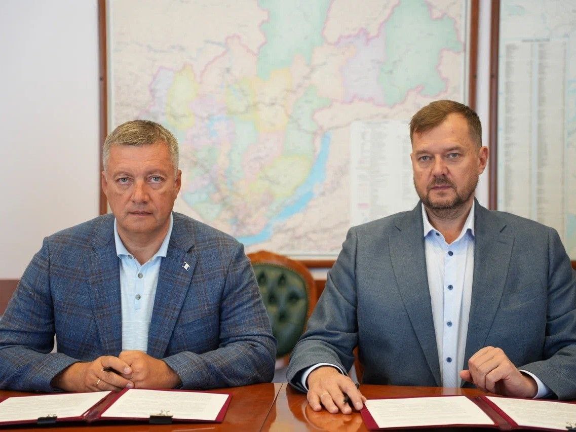 Губернаторы Иркутской и Запорожской областей Игорь Кобзев и Евгений Балицкий подписали соглашение о сотрудничестве между регионами. Документ предусматривает развитие взаимодействия в торгово-экономической, научно-технической, социальной, культурной и других сферах. По мнению сторон, это отвечает интересам населения двух субъектов и будет способствовать экономическому развитию Иркутской и Запорожской областей.