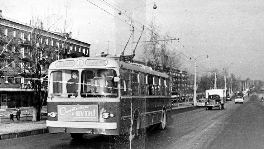 57 лет назад 6 ноября 1968 года в Ижевске открыли троллейбусное движение О том какая подготовка предшествовала этому событию и как была устроена работа нового для города транспорта в большом архивном материале IZHLIFE izhlife ru Ижевск Удмуртия старыйижевск