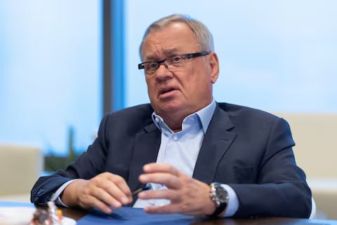 ВТБ планирует создать крупный агрохолдинг из национализированных активов купленных в южных регионах в декабре 2024 года Андрей Костин источники Reuters VTBR Костин добавил что новый холдинг сосредоточится на внутренней переработке зерна и другой сельскохозяйственной продукции и предположил что компания может быть продана в дальнейшем jkinvest news jkinvest