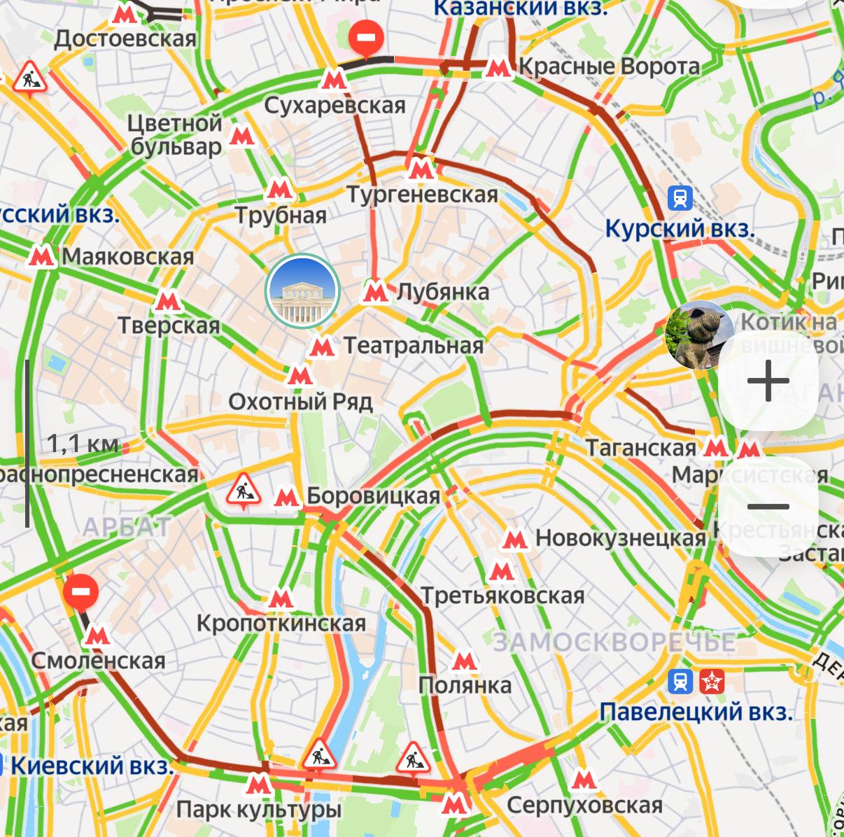 Частичные перекрытия на Садовом кольце движение приостановлено на внутренней стороне перед Новоарбатским тоннелем и проспектом Мира UPD Перекрыта еще и Боровицкая площадь и Пречистенская набережная перед Большим Каменным мостом Подписаться Прислать новость