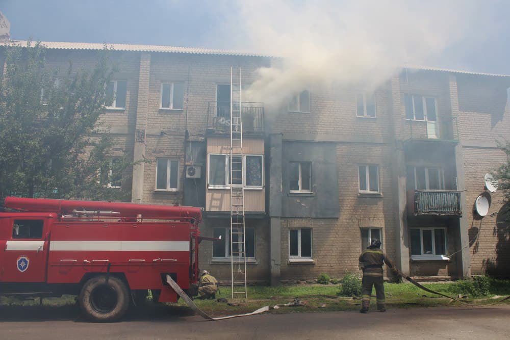 МЧС за сутки ликвидировано 160 пожаров. При возгорании, причина которого устанавливается, пострадал один человек.  Сотрудниками ведомства оказана помощь населению в 6 случаях, спасены три жителя Республики.  Саперы МЧС 12 раз привлекались для обследования территории ДНР. Уничтожено 5 взрывоопасных предметов.