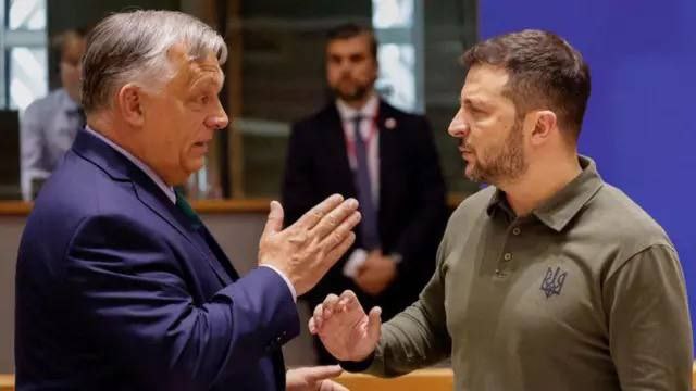 Зеленский публично покритиковал премьера венгров Орбана за то, что тот продолжает высказываться против вступления Украины в ЕС. На слова Зеленского ответил глава МИД Венгрии, сказав, что Зе должен выбирать тон, потому что Украина хочет в ЕС, а не венгры.