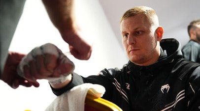 Павлович подерётся с Розенстрайком на турнире UFC Fight Night 250   Россиянин Сергей Павлович проведёт бой с Жаирзиньо Розенстрайком на турнире UFC Fight Night 250.  Читать далее