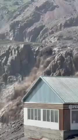 На Эльбрусе произошло подтопление из-за выхода озера Азау из берегов