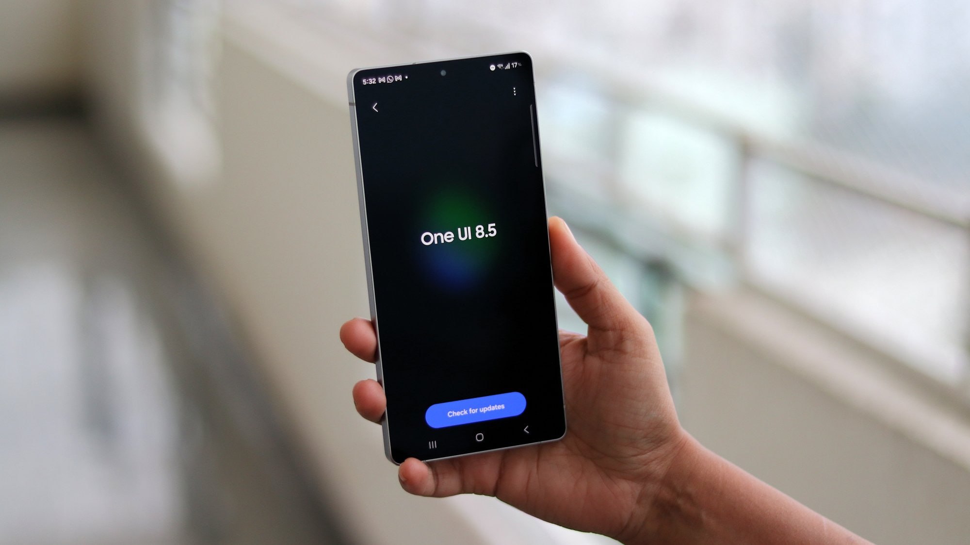 Смартфоны Samsung начнут тормозить интернет В оболочке One UI 8 5 на основе Android 16 QPR2 появится новая функция энергосбережения Network Battery Saver которая будет экономить заряд батареи посредством ограничения сетевой производительности при минимальном использовании смартфона например когда вы спите Для корректной работы функции рекомендуется включить сбор статистики сетевых подключений это происходит локально без отправки на сервера Samsung Такая технология выглядит логичной в режиме ожидания редко требуется вся мощь модема а снижение его потребления может серьезно улучшить автономность смартфона Мой Компьютер