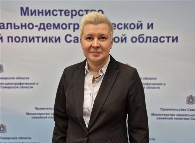Главой минсоцдемографии Самарской области стала Оксана Щербицкая  Министерство социально-демографической и семейной политики Самарской области возглавила Оксана Щербицкая. Об этом 16 июля сообщил глава региона Вячеслав Федорищев.  Ранее Оксана Щербицкая занимала должность врио министра.  Напомним, с 2021 г. ведомство возглавляла Регина Воробьева. В декабре 2024 г. губернатор анонсировал назначение Воробьевой на пост заместителя председателя регионального правительства.   Фото: Министерство социально-демографической и семейной политики СО