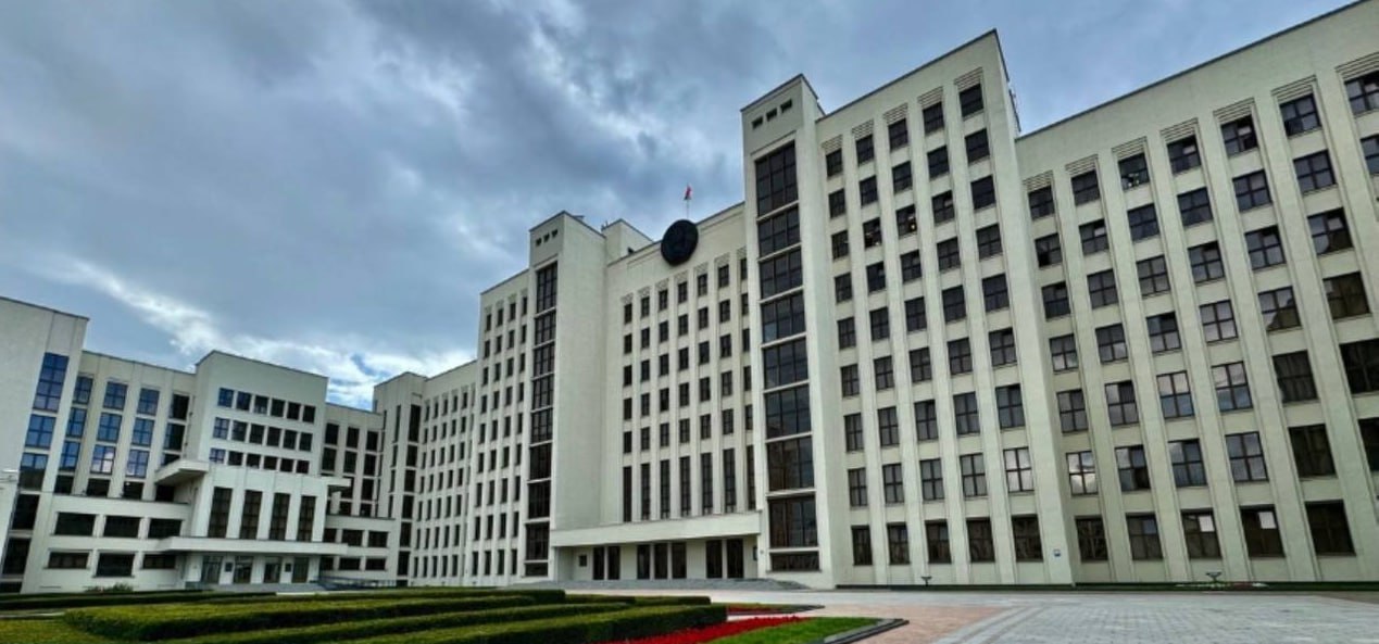 Совет Министров утвердил Соглашение между Правительством Республики Беларусь и Правительством Российской Федерации о сотрудничестве в сфере интеллектуальной собственности Соглашением предусмотрены: обмен информацией о законодательстве и правоприменительной практикой в сфере ИС; сотрудничество правоохранительных и таможенных органов; внедрение современных информационных технологий в сфере охраны и защиты прав на объекты ИС в цифровой среде; взаимодействие на международных площадках; повышение квалификации и проведение совместных научных мероприятий. Для целей осуществления сотрудничества в рамках реализации Соглашения компетентными органами Республики Беларусь определены: Министерство внутренних дел, Министерство информации, Министерство культуры, Министерство образования, Министерство связи и информатизации, Государственный комитет по науке и технологиям, Государственный таможенный комитет, Следственный комитет. Координирующим органом определен Государственный комитет по науке и технологиям.