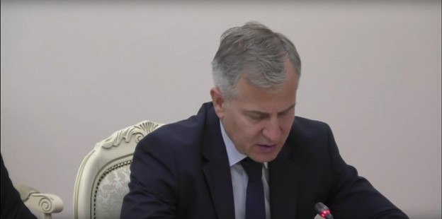 1 2 3 Продолжается восстановление домов, поврежденных ВСУ За неделю восстановлено 10 частных дома и 4 МКД. Установлено 74 окна, восстановлено более 500 м² крыш и фасадов. — Проводятся ремонтно-восстановительные работы на 74 частных домовладениях и 13 МКД, — доложил врио замгубернатора Александр Чепик. Кроме того, 3 частных домовладения и 2 МКД повреждены в результате обстрелов Курской области со стороны ВСУ за неделю. Вести-Курск. Только проверенная информация Прислать новость