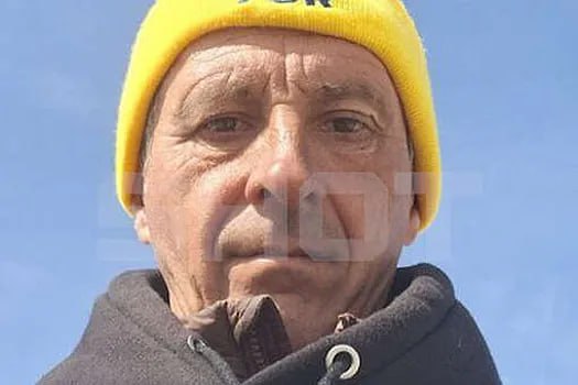 На Красной Поляне продолжаются поиски пропавшего альпиниста В районе хребта Аибга в Сочи развернута масштабная поисковая операция 58 летнего альпиниста который пропал 31 августа во время спуска с горы Мужчина отстал от группы которая не была зарегистрирована в МЧС перед выходом на маршрут 1 сентября спасатели Южного спасательного отряда МЧС России провели обследование горно лесного массива между реками Первый и Второй Галион но следов пропавшего обнаружено не было Со 2 сентября к поискам подключились три группы спасателей включая отряд Кубань СПАС которые ведут поиски на высоте более 1700 метров в районе гор Красная Скала и Подкова В операции задействованы 10 спасателей и 3 единицы техники