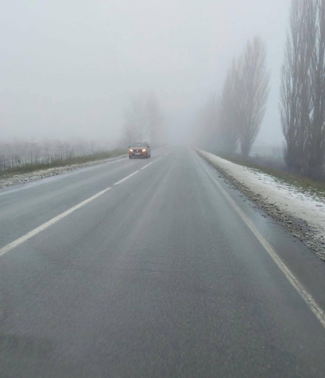 Вниманию водителей на дорогах страны низкая видимость из за густого тумана Видимость на национальных трассах до 200 метров и менее сообщает Национальная администрация дорог Напомним с сегодняшнего дня вступает в силу желтый код метеоопасности в связи гололедом и снегом с дождем действующий до 9 января Водителей призывают проявлять осторожность и ответственность адаптировать скорость к дорожным условиям и убедиться что их транспортные средства должным образом подготовлены к зимнему сезону Будьте внимательны и осторожны