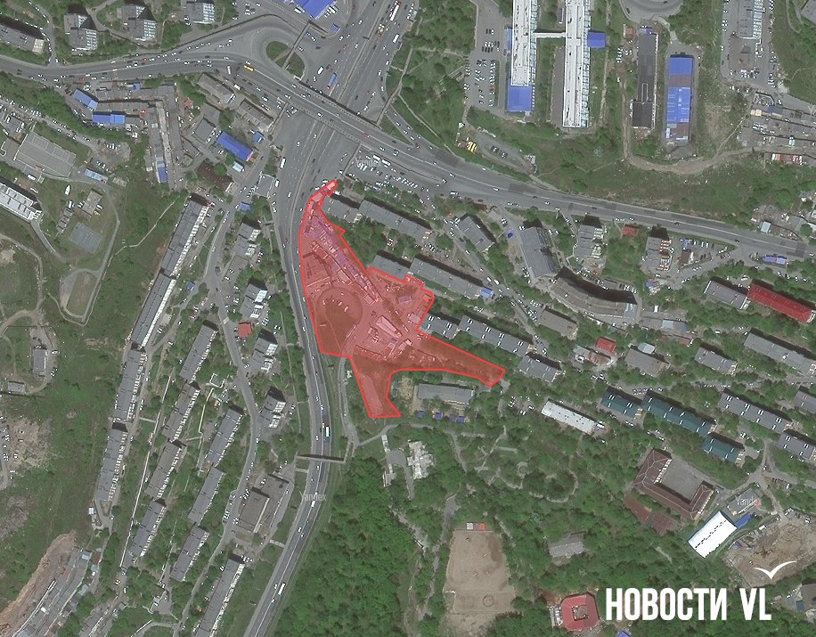Мэрия Владивостока утвердила проект застройки рынка на Баляева высотками до 25 этажей Администрация Владивостока утвердила проект комплексного развития небольшой территории в районе трамвайного кольца на Баляева Здесь вместо рынка и бывшего ТЦ Самоцвет построят несколько домов до 25 этажей Под снос пойдут в основном оставшиеся магазины ни одного жилого дома В нагрузку будущий застройщик получит ремонт входной группы парка Минного городка Подробнее