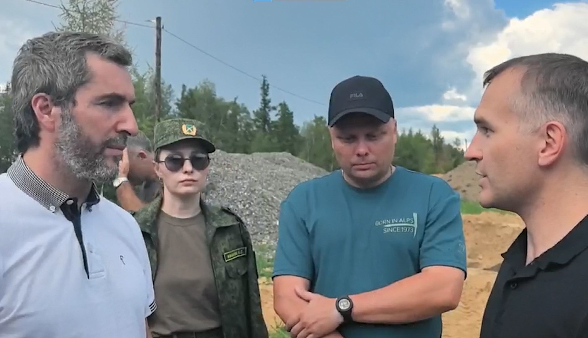 Руководитель проекта «Тропы Дальнего Востока» проверил ход строительства туристических объектов в Ивано-Арахлейском парке  Руководитель проекта «Тропы Дальнего Востока» Хаид Мантаев проверил ход строительства эколого-туристической тропы «Ундугун» и визит-центра на территории Ивано-Арахлейского парка.   Хаид Мантаев оценил концепцию будущего туристического объекта в эвенкийском стиле. В будущем здесь установят деревянные скульптуры, беседки, санитарные зоны, построят орнитологическую  смотровую  вышку, аншлаги и указатели и другие элементы благоустройства. А благодаря аудиогиду можно будет услышать эвенкийские сказки об...