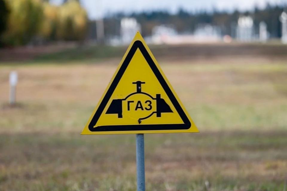 Из-за аварии прекращена подача газа в Алешкинском и Голопристанском округах Временно прекращена подачи газа в Алешкинском и Голопристанском округах. Ранее ВСУ обстреливали первый из них, вызвав порывы газопровода. «Херсонгаз» сообщает о временном прекращении подачи природного газа с 07.07.2025 в связи с аварийной ситуацией в Алешкинском и Голопристанском округах. В целях вашей безопасности настоятельно рекомендуем перекрыть краны на газопроводах-вводах и перед всеми газовыми приборами», - сообщает администрация Херсонской области. Перечисляются населенные пункты, в которых отключен газ. В Алешкинском округе это Правые Саги, Левые Саги, Подлесное, Правые Солонцы, Левые Солонцы, Пойма, Песчановка, Подстепное, Казачьи Лагеря, Винрассадник, Крынки. А в Голопристанском округе подача прекращена в Голую Пристань, Кардашинку, Коханы, Большую Кардашинку, Малую Кардашинку, Новую Збурьевку и Старую Збурьевку.