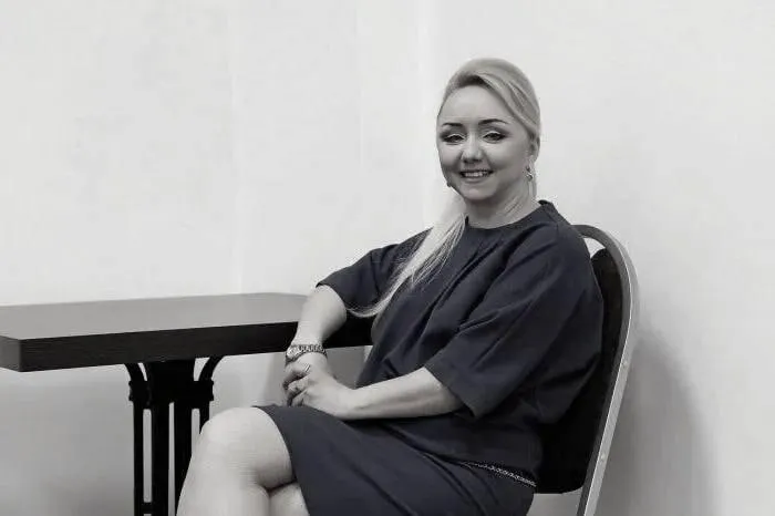 Артистку КВН Елену Рыбалко сбила машина в Сочи пишут СМИ Женщина погибла на месте Трагедия произошла в Адлере накануне вечером 53 летняя Елена переходила улицу Ивановскую в неположенном месте Водитель Toyota не успел затормозить Читать нас в МАКС