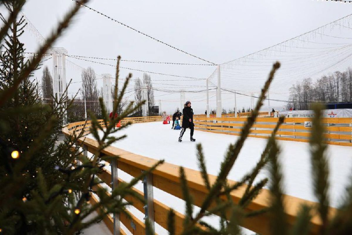 Время работы катка на Адмиралтейской площади скорректировали из-за снегопада     Из-за сильного снегопада невозможно проводить обновление покрытия катка на Адмиралтейской площади. В связи с этим он не будет работать в 12 часов.  ↗  Прислать новость   Подписаться