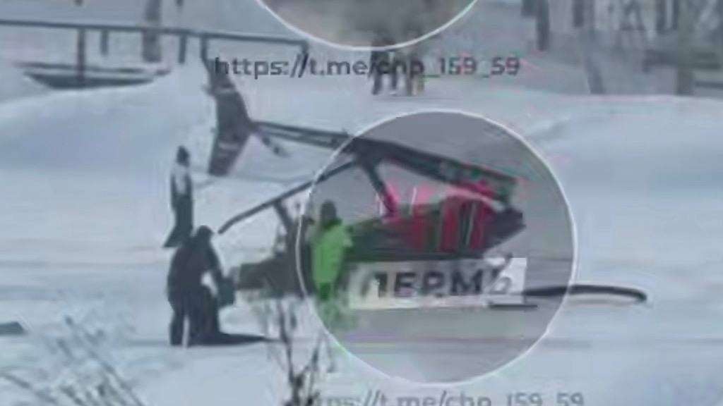 В Прикамье разбился вертолет   vesti perm ru publications 661ab53a ff63 44d8 ab9f 75cbbb15f64c В Пермском крае на базе отдыха Ашатли парк разбился частный двухместный вертолет ЧП произошло сегодня днем По предварительной информации пилот погиб у пассажира открытый перелом По данным телеграм канала База в вертолёте находились два брата они пролетали мимо горнолыжного курорта Обстоятельства и причина происшествия устанавливаются