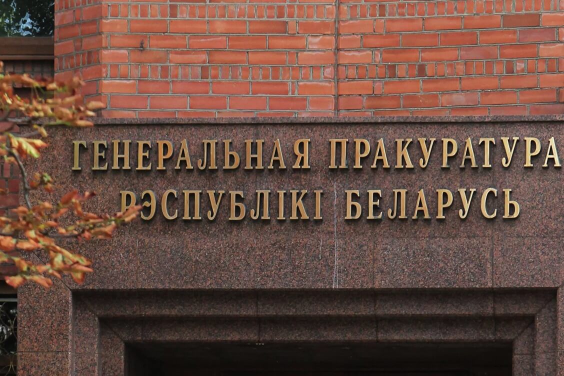 В неблагополучной витебской семье умер пятимесячный ребенок Генеральная прокуратура сообщает что тело малыша было найдено в квартире где проживает эта семья В отношении отца погибшего ребенка возбуждено уголовное дело по статье причинение смерти по неосторожности В релизе надзорного ведомства отмечается что в семье воспитывалось трое детей При этом в октябре 2024 года двое несовершеннолетних из данной семьи признаны находящимися в социально опасном положении Установлено что родители употребляли алкогольные напитки у отца в течение длительного периода времени отсутствовала работа Подробности Без VPN sputnik by