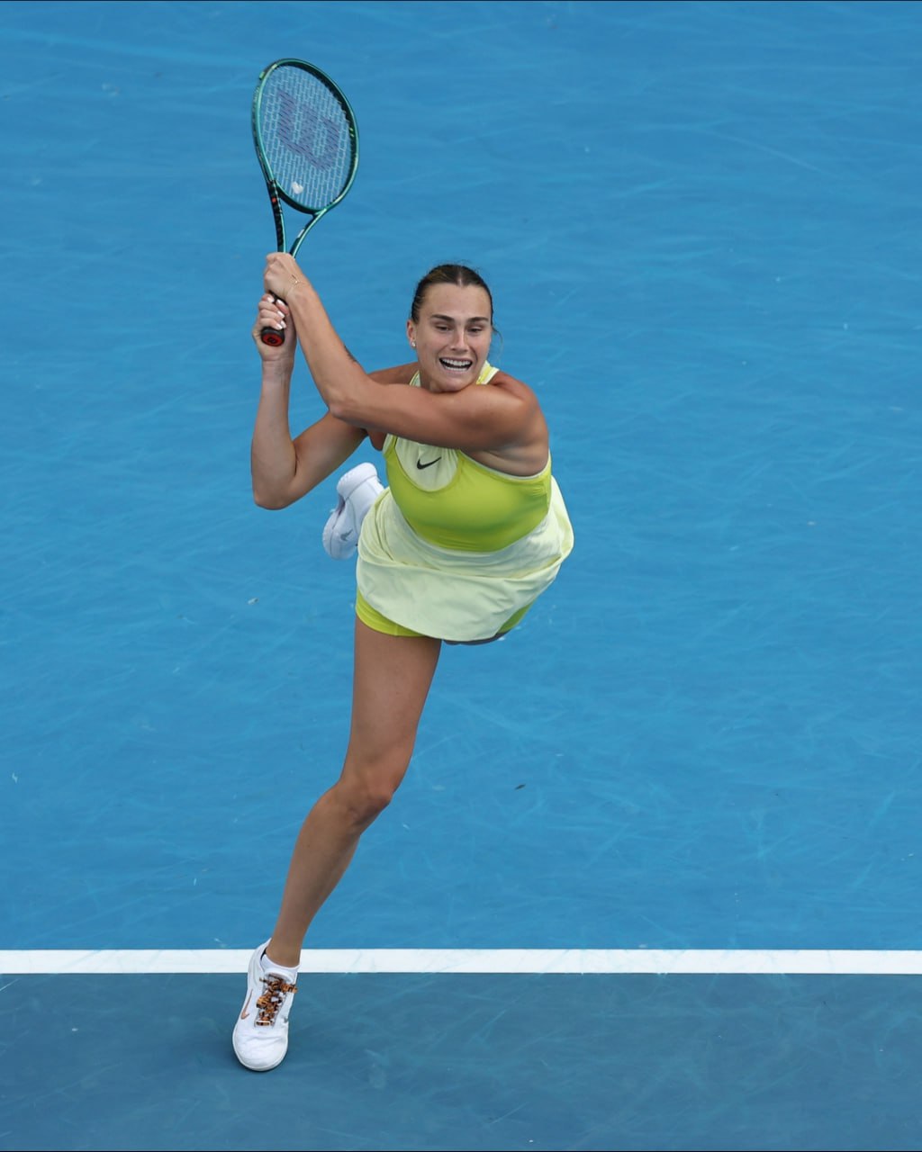 Арина Соболенко вышла в полуфинал Australian Open-2025  В 1/4 финала первая ракетка мира одержала победу над россиянкой Анастасией Павлюченковой - 6:2, 2:6, 6:3.  В поединке за выход в финал белоруска сыграет с испанской теннисисткой Паулой Бадосой.