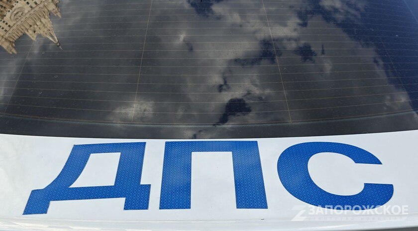 В Запорожской области установили новых «лежачих полицейских» Специалисты провели монтаж «лежачих полицейских» в нескольких ключевых точках. В Бердянске они появились на улице Макарова возле поста ДПС в двух местах . В Мелитополе неровности установили на улице Ломоносова. Еще одна ИДН смонтирована на участке трассы Пологи-Мелитополь. Как отмечают специалисты, такие меры помогают принудительно снижать скорость транспорта в опасных зонах — у пешеходных переходов, школ и мест частых аварий. , VK и ОК и читайте новости на нашем сайте