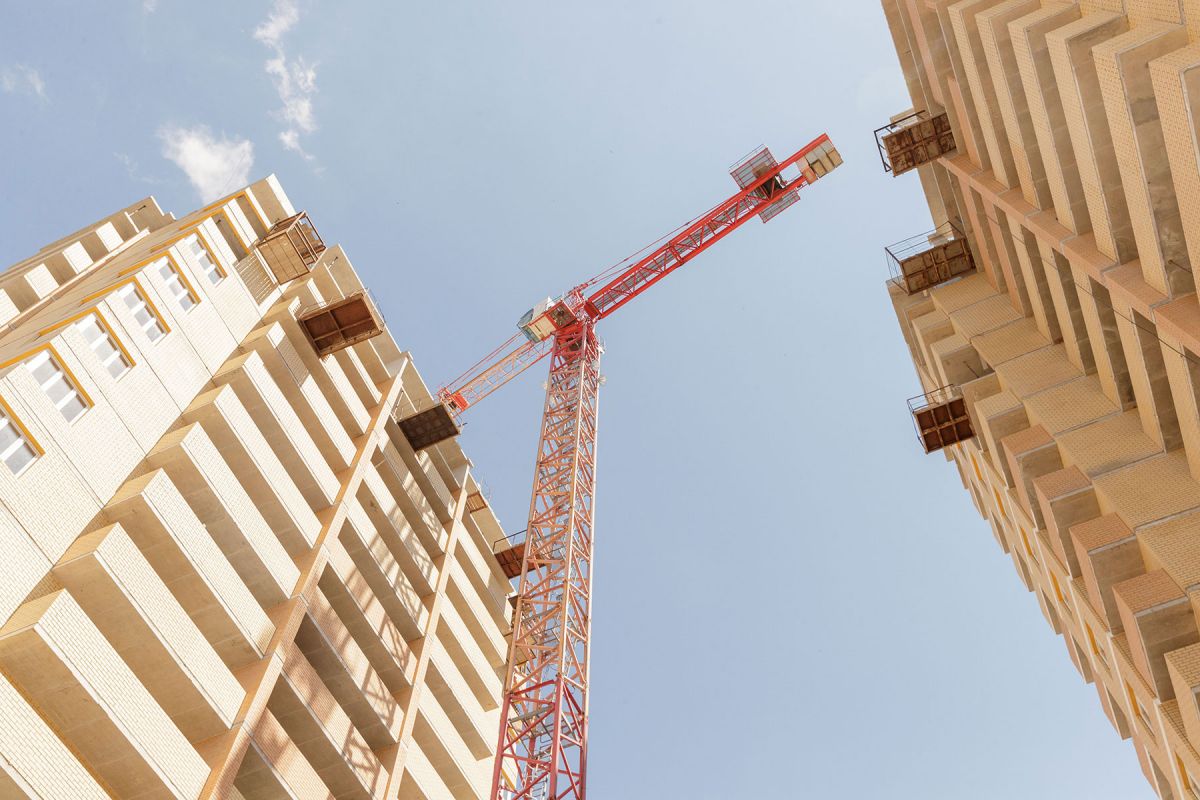 Владимир Исаков Льготная ипотека для учителей медиков и ученых может снизить нехватку молодых специалистов newstula ru fn 1786011 html КПРФ предложила включить врачей учителей и научных сотрудников в программу льготного ипотечного кредитования Наблюдается острая нехватка молодых специалистов и эта мера могла бы привлечь их Мы общаемся с ними и жалоб на разочарование в профессии нет наоборот ребята готовы трудиться Но встает проблема низких зарплат при высокой нагрузке отметил Депутат Госдумы от коммунистической партии Владимир Исаков Прислать новость Подписаться Мы в MAX