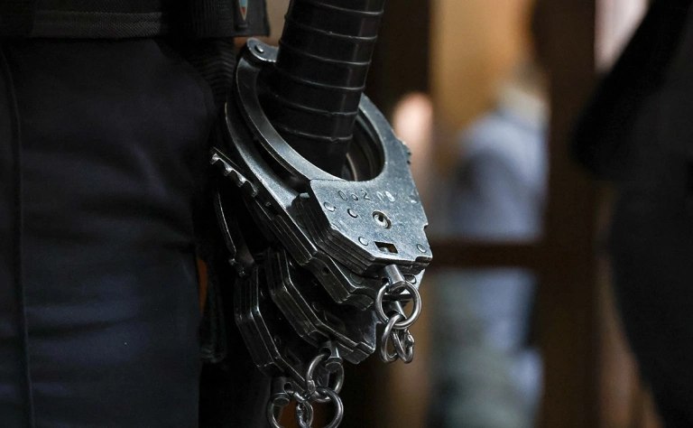 В Узбекистане задержаны двое подозреваемых обещавшие работу в Южной Корее и Словакии В Узбекистане были задержаны два человека обещавшие трудоустройство в Южной Корее и Словакии Неофициальный сотрудник частного агентства занятости в Намангане вошел в доверие к жителям и потребовал у них по 2 000 долларов США за отправку на работу в Южную Корею Подробнее   anhor uz news uzbekistan 484 anhoruz Новости события мнения Мобильное приложение IOS Android