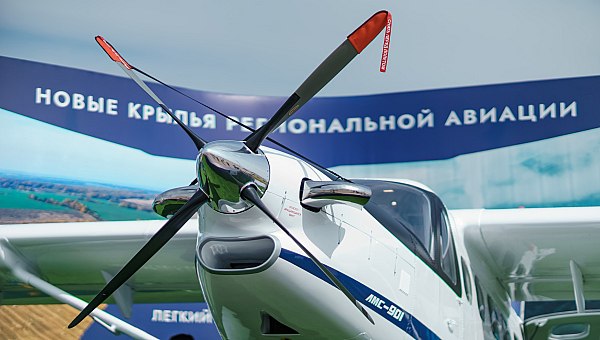 Антон Алиханов Байкал будет готов к взлету в 2025 году после конца работ по двигателю ВК 800 Легкий многоцелевой самолет Байкал будет готов к взлету в этом году после завершения всех лабораторных работ по двигателю ВК 800 заявил глава Минпромторга РФ Антон Алиханов на заседании комитета Госдумы по бюджету и налогам Об этом сообщает ТАСС Что касается Байкала то вы знаете мы продолжаем финансировать опытно конструкторские работы в этой части Самолет будет готов взлететь в этом году как только мы закончим всю лабораторию по движку Вы знаете что под него создается ВК 800 новый винт сказал он Первые пять легких самолетов Байкал будут поставлены авиакомпании Аврора в конце 2026 года сообщал ранее Алиханов aviaru net n288888