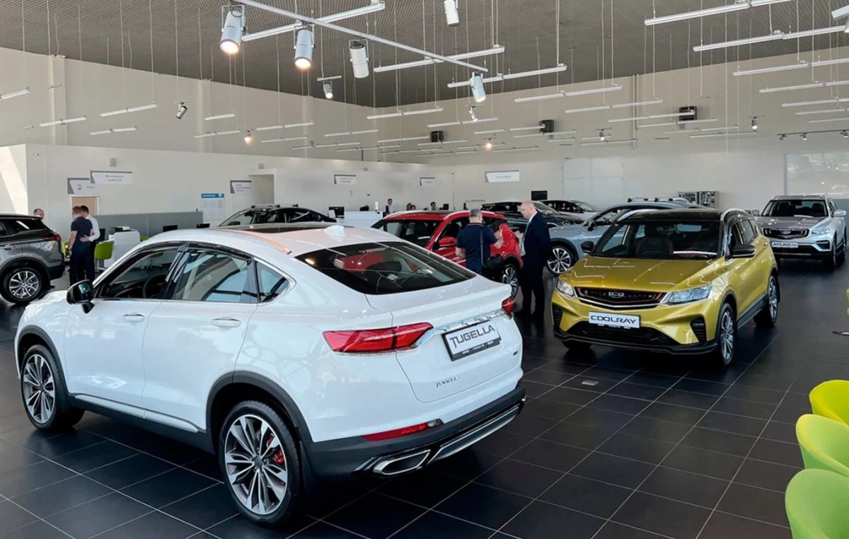 С января по сентябрь 2025 года Китай экспортировал в Россию 357 7 тысячи автомобилей на 58 меньше чем годом ранее пишет CarNewsChina В результате Россия которая последние два года была крупнейшим рынком экспорта опустилась на третье место На первом месте оказалась Мексика vc ru transport 2519515