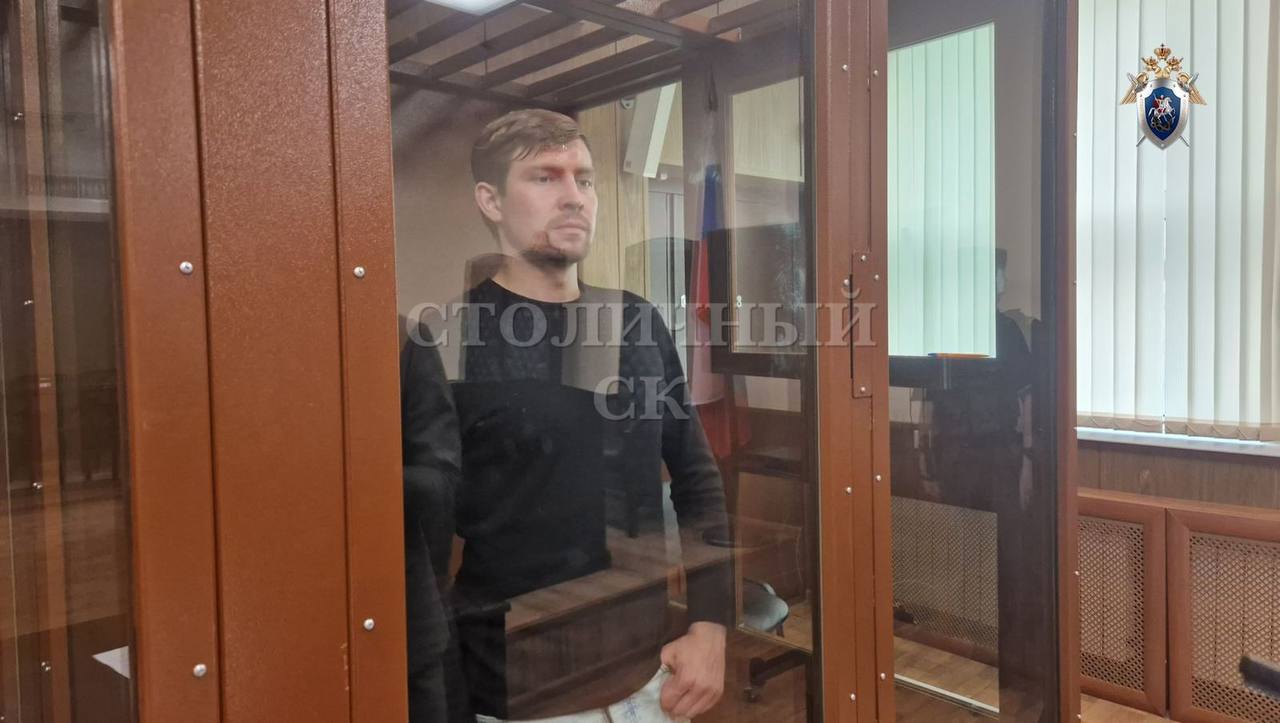  Последователей блогера Алекса Лесли, которые приставали к девушкам на улице, массово привлекают к ответственности Уже несколько пикаперов получили арест до 15 суток.
