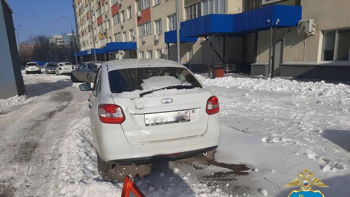 Пьяный водитель погрузчика снес три машины в Самаре  Сотрудники Госавтоинспекции выясняют обстоятельства массового ДТП, которое произошло в Самаре на проспекте Кирова. Во время работы на месте происшествия полицейские заметили, что от водителя исходит резкий запах алкоголя. Подробности инцидента читайте на нашем сайте.   : ГУ МВД по Самарской области