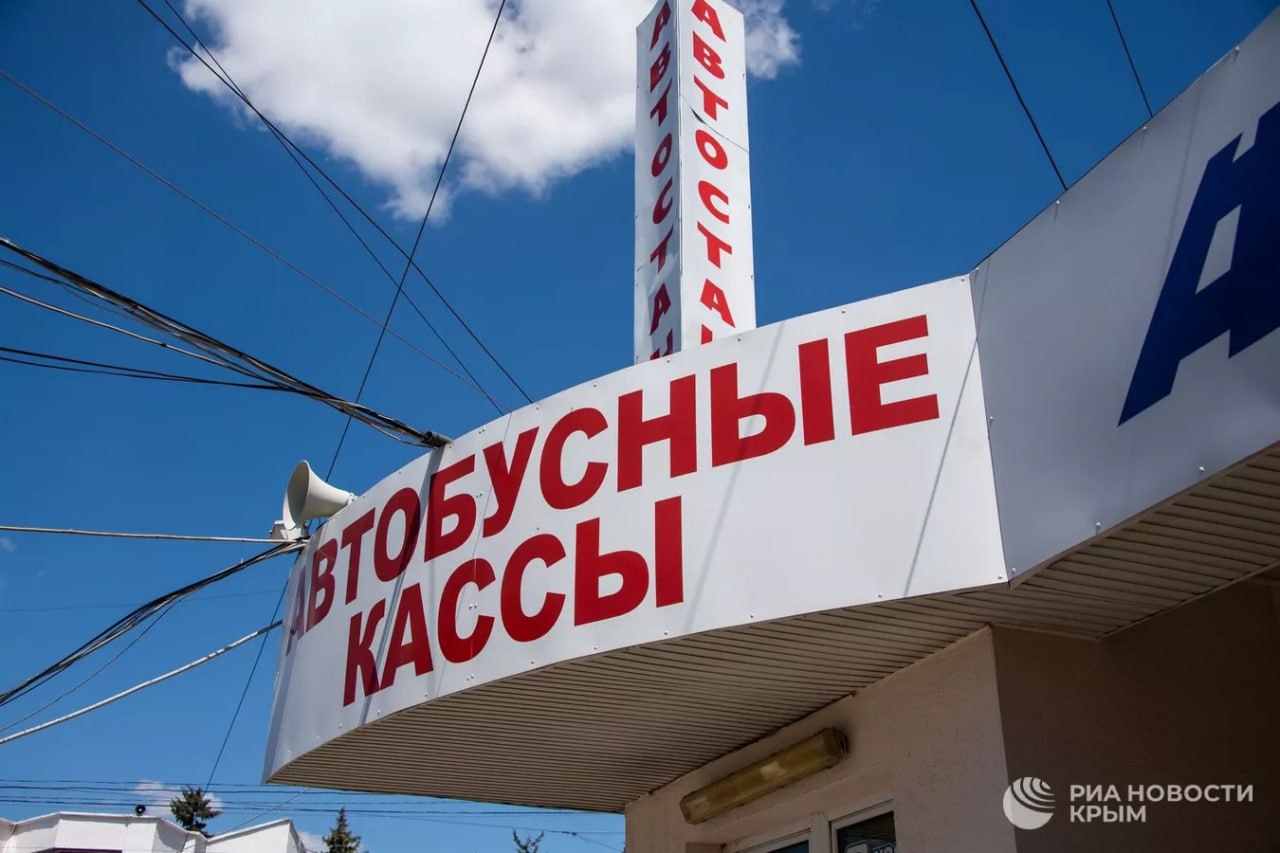Новые автобусные маршруты свяжут Крым с городами Донбасса и Новороссии. Об этом сообщает пресс-служба "Росавтотранса". "В ЛНР зарегистрировано два новых межрегиональных маршрута регулярных автобусных перевозок, что позволит установить транспортное сообщение с Краснодарским Краем и Севастополем", – сказано в сообщении Еще один маршрут установлен между Московской областью и Крымом – он будет проходить через города ДНР, Запорожской области и Херсонской области.