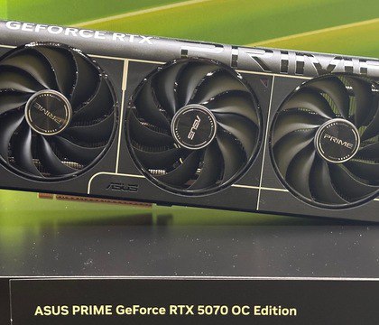 NVIDIA GeForce RTX 5070 оказалась на уровне RTX 4070 Ti в тесте Blender — ComputerBase  Новинка расположилась прямо посередине между RTX 4070 Ti и RTX 4070 Super. Разница с ними составляет в районе 1–2 %. Накануне в сети появились результаты первых тестов GeForce RTX 5070 в Geekbench Vulcan и OpenCL. Новая видеокарта смогла обойти RTX 4070 SUPER на 5,5 % в первом испытании.  Читать далее