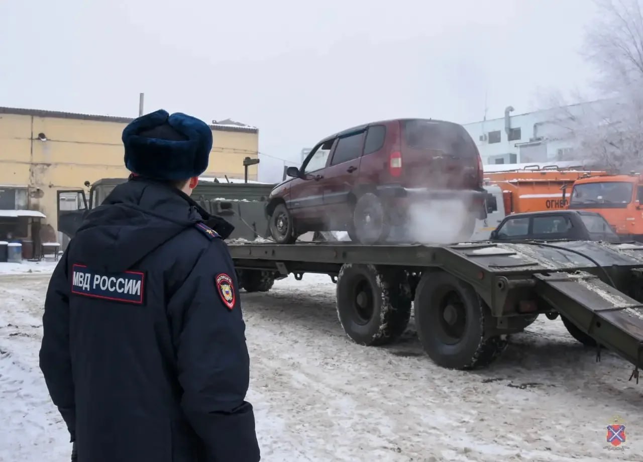 В Волгоградской области шесть конфискованных машин передали для нужд СВО В регионе передали шесть автомобилей для нужд специальной военной операции Машины были конфискованы у водителей за повторное управление в состоянии опьянения Такие нарушения влекут уголовную ответственность по статье 264 1 УК РФ В ряде случаев суд принимает решение об изъятии транспорта Все шесть автомобилей изъяты по решению суда Их владельцы ранее повторно садились за руль пьяными Решение о передаче техники приняли Росимущество и ГУ МВД по Волгоградской области Автомобили направлены Министерству обороны России         Подписаться