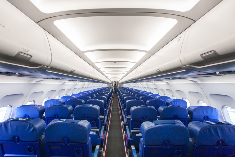 Минтранс утвердил новые правила авиаперевозок для семей с детьми и нормы для ручной клади Родителям с детьми до 12 лет гарантируют соседние места а для перевоза вещей в салоне вводят четкие требования Читать подробнее на сайте