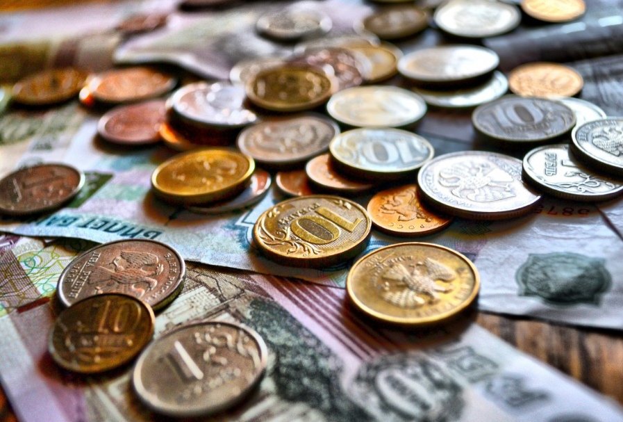 Россиянам назвали пять нововведений которые повлияют на финансы с марта   Пенсионеры которым исполнилось 80 лет в феврале получат двойную фиксированную выплату к пенсии 19 170 рублей Надбавка предусмотрена и для пенсионеров с 1 ой группой инвалидности получившим ее в феврале   Автоматическое списание денег за подписки с карт без согласия пользователя станет незаконным   Процедура получения онлайн микрозаймов усложнится МФК будут обязаны идентифицировать клиентов через Единую биометрическую систему сканирование лица и голоса   Электронный посадочный талон прировняют к бумажному При задержках рейсов авиакомпании будут обязаны предоставить питание и размещение Появится возможность вернуть предоплату за гостиницу до заезда а заселиться по водительским правам или аккаунту на Госуслугах   При отсутствии решения суда размер алиментов будет определяться на основе средней зарплаты по региону за прошлый год а не федерального МРОТ Фото pxhere   Подпишитесь на ivbg ru Ivbg в Max