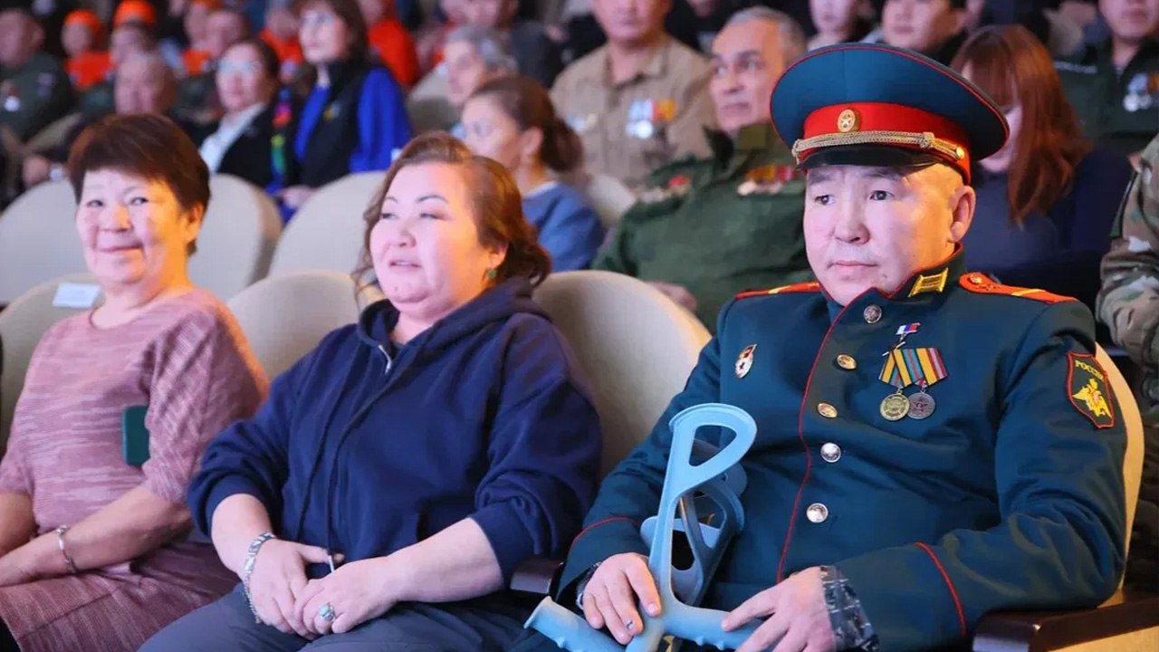 В Якутии отметили День Героев Отечества Подробнее по ссылке на нашем сайте gtrksakha ru       Подписаться