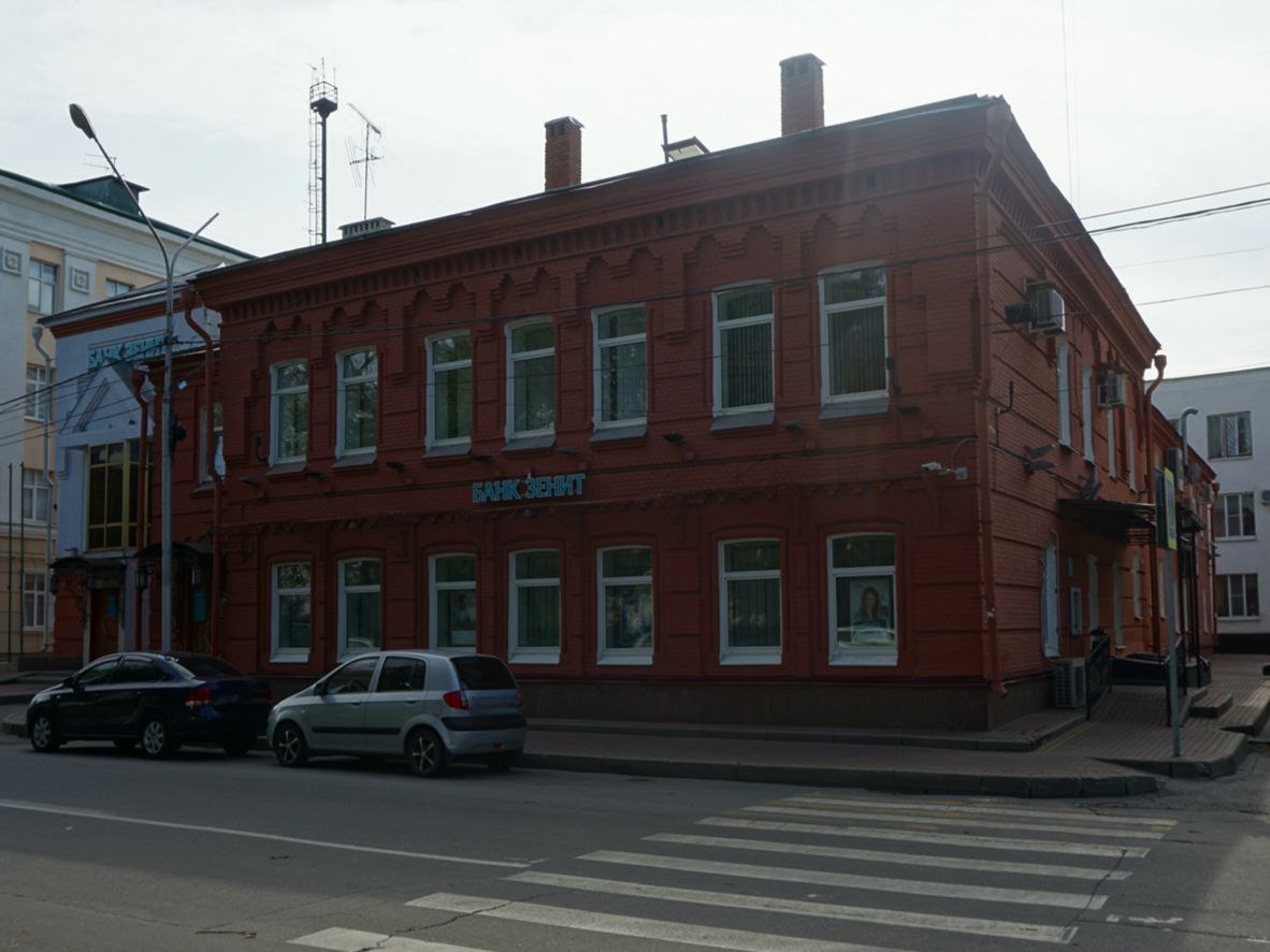 Усадебный дом на улице Интернациональной должны отремонтировать Соответствующее разрешение выдало управление по охране объектов культурного наследия региона Раньше в этом здании располагались Липецккомбанк и филиал банка Зенит За выполнение ремонтных работ отвечает подрядная организация ИП Сальков А Н С целью обеспечения сохранности объекта и контроля качества работ утверждена программа проверок Усадебный дом является образцом усадебной архитектуры городского типа начала XX века сообщили в ведомстве