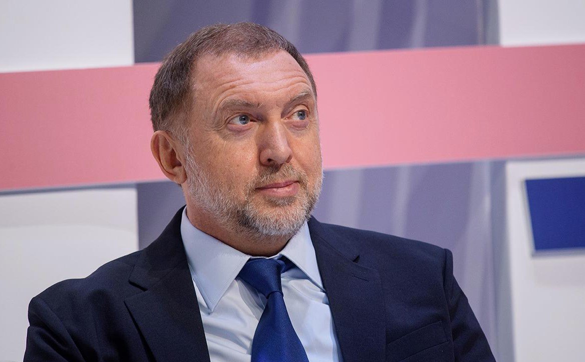 Курс доллара может достичь 125 рублей на фоне падения нефти до $45 за баррель, заявил Олег Дерипаска. Financial Times связывает снижение цен на нефть с решением ОПЕК+ увеличить добычу, что вызвало опасения переизбытка сырья на рынке.