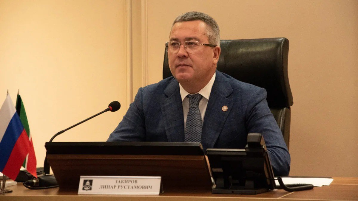 Суд обратил в доход государства имущество экс-главы Бугульмы и его семьи Высокогорский районный суд Татарстана частично удовлетворил иск к экс-главе Бугульмы Линару Закирову и его семье. В доход государства обращены квартиры в элитных ЖК Казани, Москвы и Сочи, а также Porsche Cayenne. Изъяты квартиры в ЖК «Дом на Кремлевской» в Казани с парковочным местом, «Сердце столицы» в Москве, «Golden Palace» в Сочи, а также дом в коттеджном поселке «Рич&Рич» в Сочи Дом в деревне Берлек на имя брата и квартиру в Бугульме на имя матери экс-главы в доход государства обращены не были Первоначально прокуратура требовала изъять активы на 60 млн руб., затем сумма выросла до 121 млн руб. Фото: пресс-служба Бугульминского муниципального района