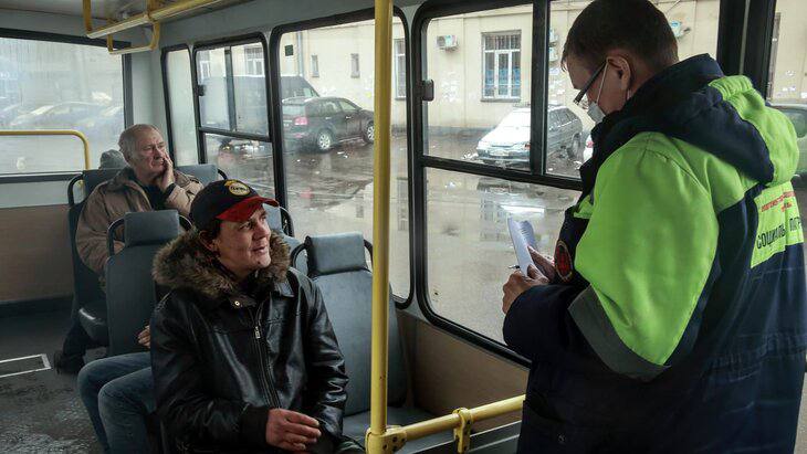 Мобильные пункты обогрева для бездомных людей возобновили работу в Москве Специальные отапливаемые автобусы будут дежурить на пути площадях вокзалов Ярославского Курского Павелецкого Белорусского и Киевского