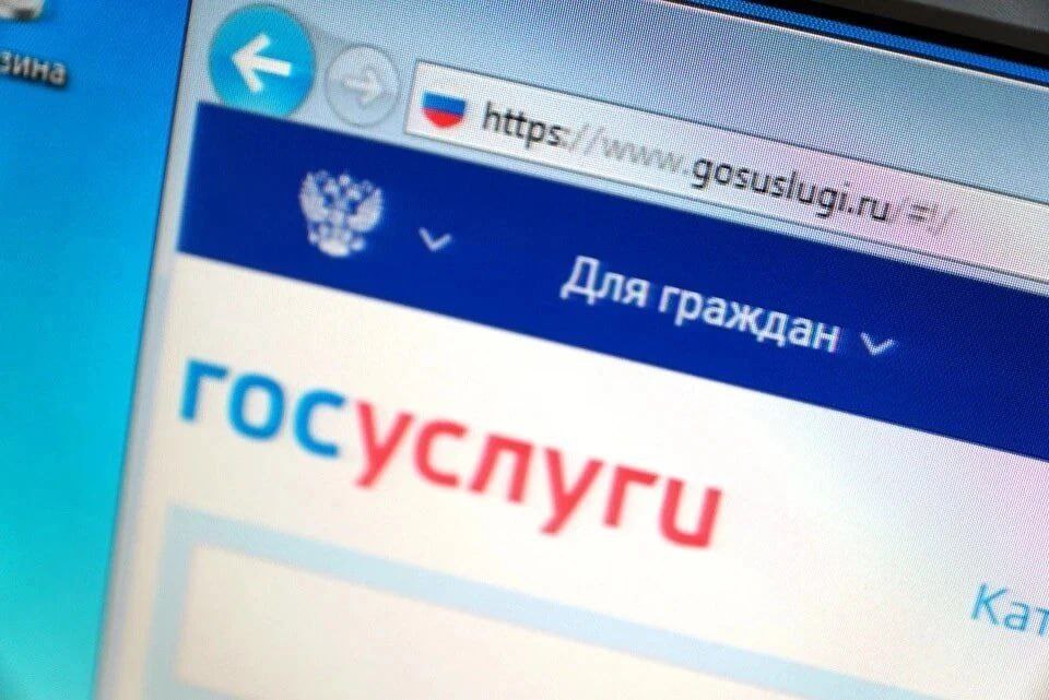 На Госуслугах заработал сервис по проверке долгов у судебных приставов На портале Госуслуги появилась возможность проверить задолженности и исполнительные производства от судебных приставов По данным Минцифры теперь платформа позволяет проверить не только собственные задолженности но и наличие исполнительных производств у организаций или других людей В ведомстве уточнили что с помощью сервиса можно узнать о задолженностях по алиментам кредитам штрафам налогам или другим обязательствам Это позволит избежать ареста имущества и ограничений на выезд за границу подготовиться к крупным сделкам и оценить риски при работе с контрагентами Источник truekpru Подпишись на truekpru63 Мы в MAX