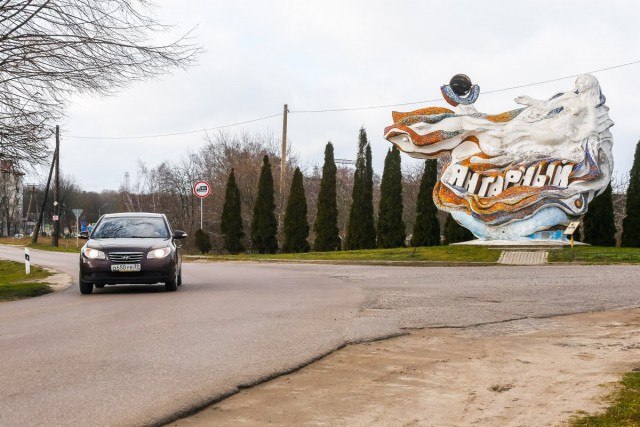 Компания Верхолаза получила разрешения на строительство семи домов на 2 2 га в Янтарном Проект планируют реализовать в 2037 году Новое жильё возведут в районе улиц Обогатительной и Облепиховой Компании Перспективаинвест выдали разрешения на реализацию четырёх этапов строительства семи многоквартирных домов Генеральным директором организации является Матвей Иванов единственным учредителем депутат Заксобрания и основатель холдинга Модуль Стройград Евгений Верхолаз В августе власти внесли изменение в правила землепользования и застройки Янтарного Участок в районе Обогатительной и Облепиховой перевели в зону общественно жилого назначения Там можно строить дома высотой до восьми этажей Подписаться на Калининград Ru