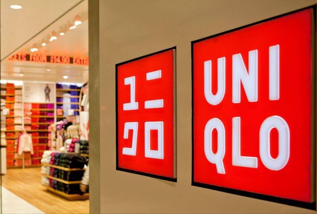 Uniqlo НИКОГДА не вернётся в Россию. Всё из-за обещания главы компании, пишут СМИ. Ещё в 2022 году бренд и не думал уходить, но в Японии начались митинги и руководству пришлось идти на уступки: Я дал слово и буду его держать, потому что для меня честь имеет значение. Хотя нам, возможно, и хотелось бы вернуться, но мы вынуждены работать в новых условиях. НЕЕЕТ
