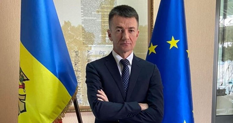 Румынские СМИ назвали имя экс офицера СИБ задержанного по подозрению в госизмене Румынские СМИ со ссылкой на источники сообщают что бывший заместитель директора Службы информации и безопасности СИБ Молдовы Александру Балан будет доставлен в Бухарест для допроса Он якобы передавал секретные сведения представителям КГБ Беларуси