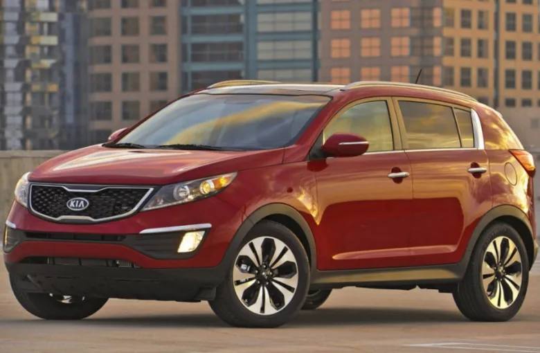 В России отзовут 55 тысяч автомобилей Kia Представительство автоконцерна Kia в России отзывает машины из-за риска короткого замыкания. Об этом сообщил Росстандарт. Речь идет об автомобилях трех моделей — кроссоверах Sorento и Soul, а также седанах Cerato. Короткое замыкание может возникнуть на печатной плате расположенного в моторном отсеке гидравлического электронного блока управления. Отзываемые автомобили были проданы в России в период с 2010 по 2016 год. Главное — здесь. Подписывайтесь!