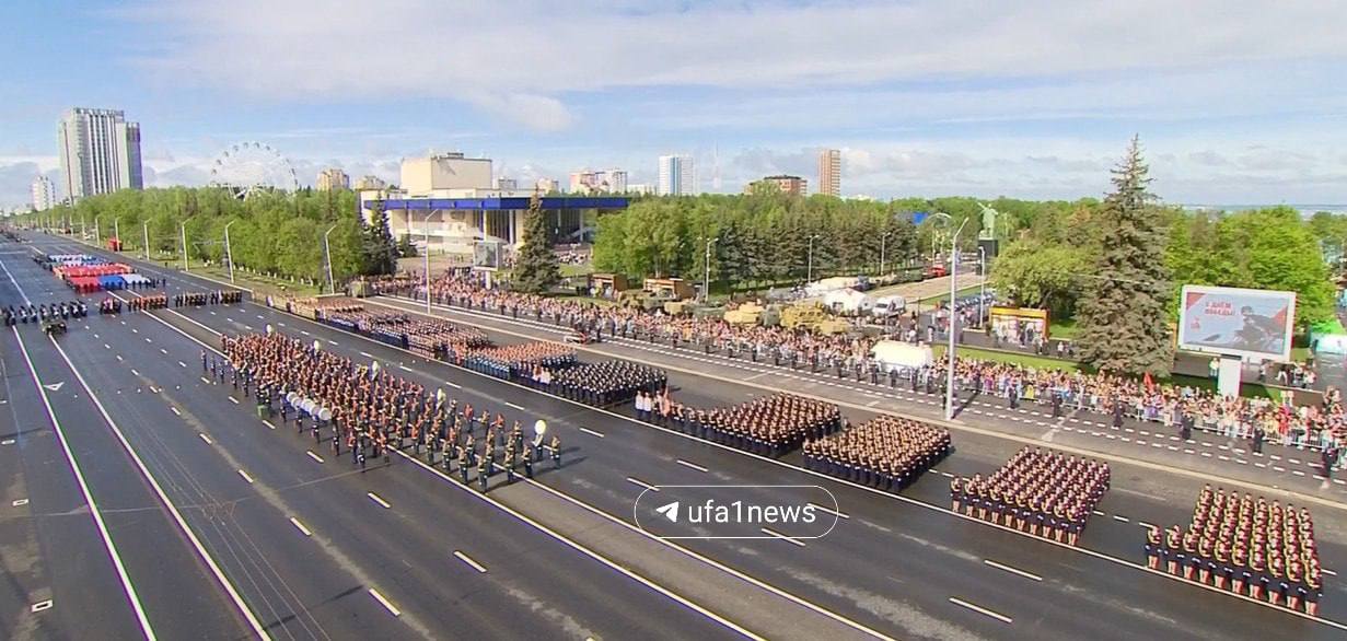 В Уфе начался Парад Победы.   Подписаться   Прислать новость