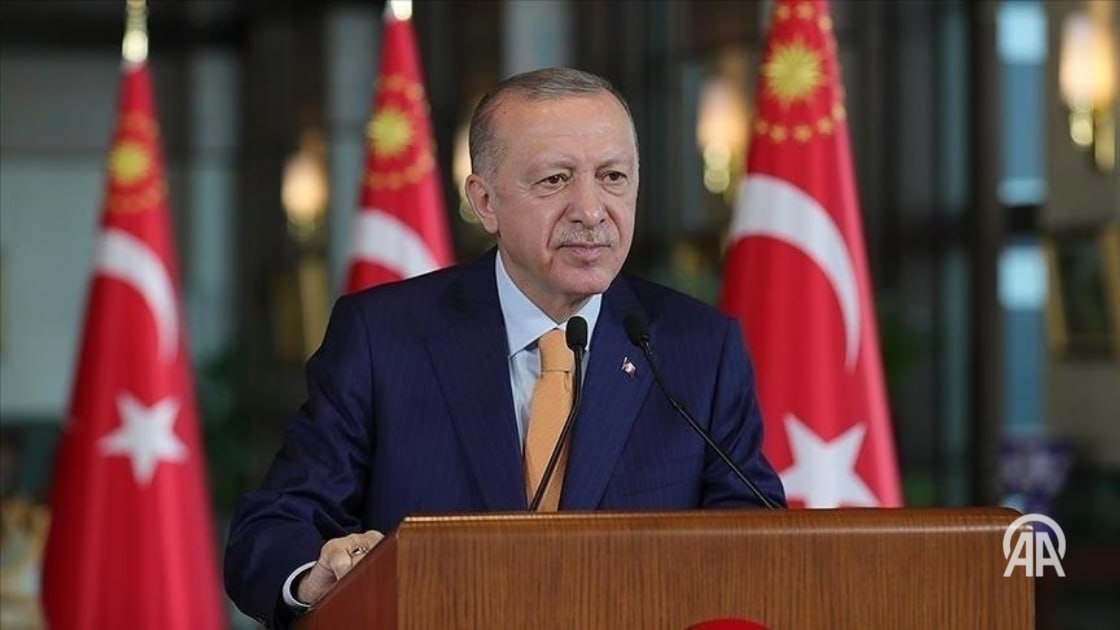 Турция продолжит укреплять солидарность с турками киприотами во всех областях Об этом говорится в сообщении президента Турции Реджепа Тайипа Эрдогана размещенном в соцсетях по случаю 42 й годовщины со дня основания Турецкой Республики Северного Кипра ТРСК Турецкий лидер поздравил с 42 й годовщиной провозглашения Турецкой Республики Северного Кипра В этот особый день я направляю свои приветствия и теплые пожелания моим братьям и сестрам туркам киприотам С милосердием вспоминаю наших павших героев и с благодарностью наших ветеранов Наше национальное дело никогда не оставит Кипр в одиночестве мы продолжим укреплять солидарность с турками киприотами во всех областях говорится в сообщении 15 ноября 1983 года законодательная ассамблея Турецкого федеративного государства Кипр провозгласила Турецкую республику северного Кипра 24 7 в сутки с Агентством Анадолу